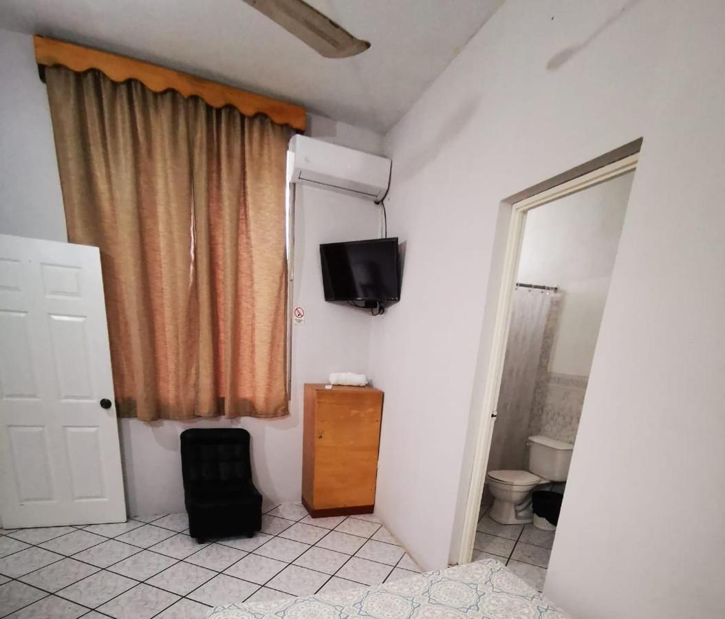 Hostal Tah Itza Flores Exterior foto